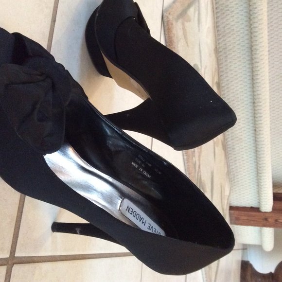 Brand New Steve Madden Black Satin Platform Pumps - Picture 4 of 4